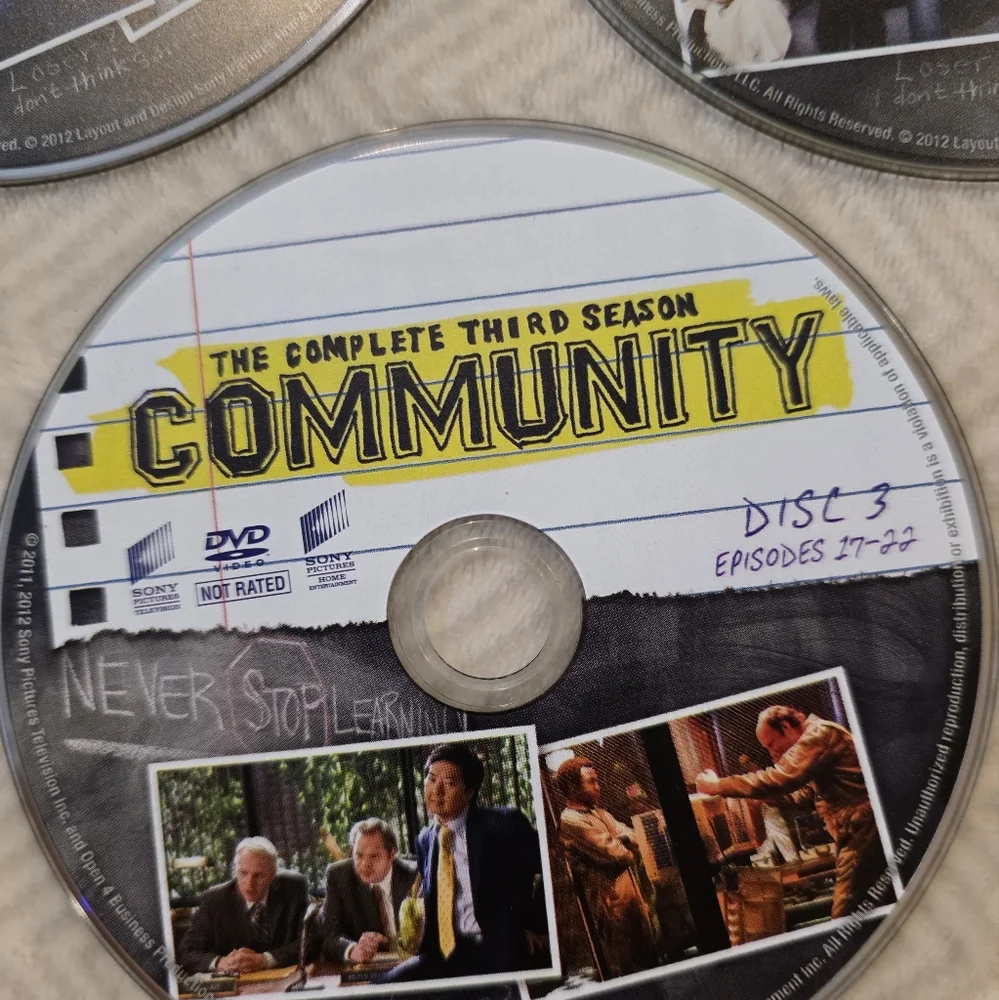 📽3 for $10 movies📽 Community TV Show DVD Set - Picture 3 of 5